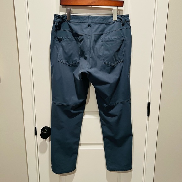 ABC Classic-Fit 5 Pocket Pant - 33” x 30L - Picture 2 of 4
